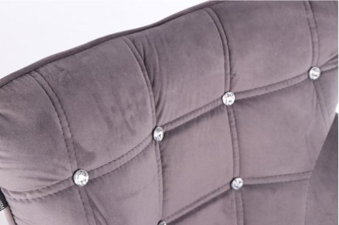 szary fotel z kryształkami w stylu chesterfield - fotele glamour z kryształkami tapicerowane welurem